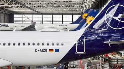 Lufthansa A320 D-AIZG in einem Hangar