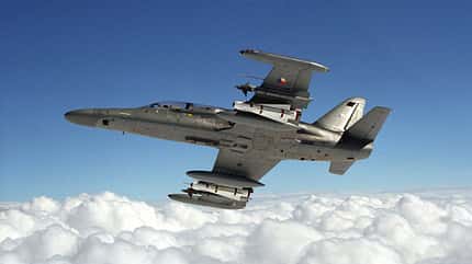 Tschechisches Kampfflugzeug L-159 im Flug.