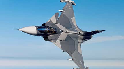 Saab, Saab Gripen, Gripen E/F, Gripen E, Schweden, Mehrzweckkampfflugzeug, Kampfflugzeug, Saab JAS 39 Gripen, Greif Eine schwedische Saab Gripen E/F im steilen Kurvenflug