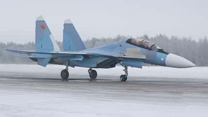 Suchoi, Su-30, Su-30SM2, Belarus, Russland, Weißrussland, Flanker Neue Su-30SM2 landen im vereschneiten Belarus.