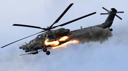 Russischer Kampfhubschrauber Mi-28 in Aktion.