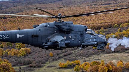 Mi-24, Ungarn, Mil, Mi-24P Mil Mi-24 der ungarischen Luftwaffe in Aktion.