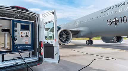 Triebwerkswäsche, Lufthansa Technik, Cyclean, Waschgang, Spray-Adapter, Waschanlage für Triebwerke Cyclean-Triebwerkswäsche-Anlage der Lufthansa Technik