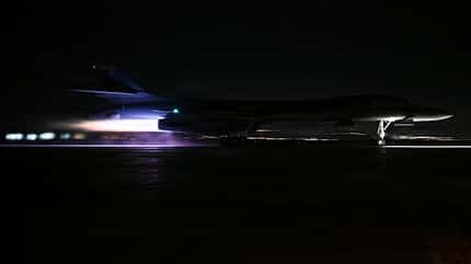 B-1B Lancer mit Nachbrenner beim Nachtstart