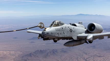 A-10 Thunderbolt II mit neuer Luftbetankungssonde im Flug