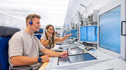 DFS Deutsche Flugsicherung, Fluglotsen, Platzkontrolle, Tower, Towerloste, Arbeitsplatz, Kontrollzentrale, Flughafen Frankfurt, Berufe der Luftfahrt, Radarkontrollzentrum Einblick in den Beruf und die Ausbildung zum Fluglotsen
