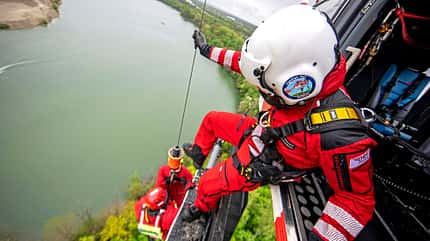 Luftrettung, ADAC, DRF Akademie, Rettungsdienste, Rettungshubschrauber, Hillsboro Aero Academy, Pilotentraining, Rettungseinsatz, H145, H135 DRF Luftrettung im Training mit Winde im Einsatz