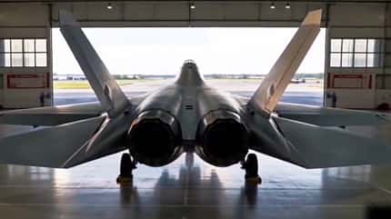 Chinas erste Shenyang J-35AE, ein Stealth-Kampfjet für den Exportmarkt. 