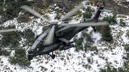 Neuer Kampfhubschrauber Leonardo AW249 in Aktion im Gebirge.