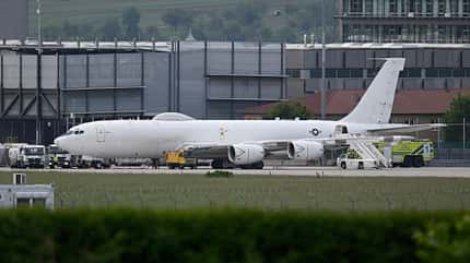 "Doomsday Plane" E-6B Mercury bei der Landung in Stuttgart nach einem Einsatz. 