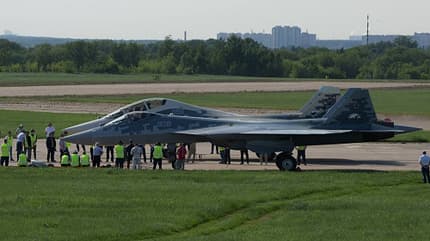 Suchoi, Su-57D, Su-57, Su-57UB, Doppelsitzer, Stealth, Russland, Schukowski Der erste Su-57-Doppelsitzer (Su-57D) beim Start zum Erstflug.