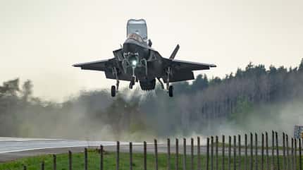 Finnland, Baana, Italien, F-35B, Learjet, F-18, Hornet F-35B aus Italein starten und landen erstmals auf finnischer Autobahn.