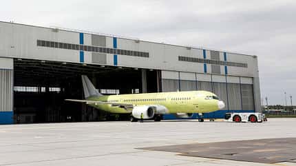 Jakowlew, MS-21-310, United Aircraft, Russland MS-21-310 wird aus der Halle gerollt