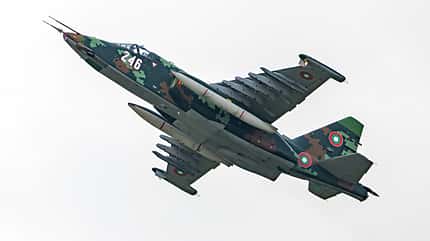 Kampfflugzeuge und Hubschrauber üben bei "Thracian Blade 26" in Bulgarien auf einem verwaisten Fliegerhorst. 