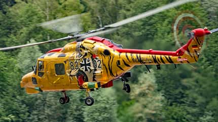 Sea Lyny-Hubschrauber der Marine beim Abschidesflug in Friedrichshafen.