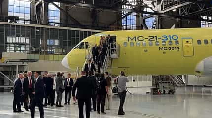 MS-21, MC-21, Jakowlew, MS-21-310, Irkutsk, Russland, MS-21rus Die erste Jakowlew MS-21-310 aus der Serienfertigung wird von Russlands Präsident Putin begutachtet.
