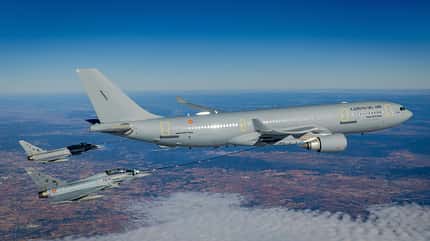 Airbus, A330, MRTT, Spanien Airbus A330 Spanien im Flug bei der Betankung von zwei Eurofightern