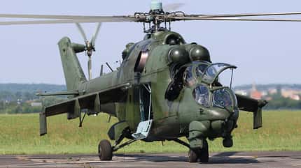 Polen, Mi-24, Hind, Mi-24D, Mi-2, Mi24 Mil Mi-24 der polnischen Streitkräfte in Aktion.