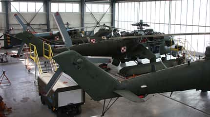 Polen, Mi-24, Hind, Mi-24D, Mi-2, Mi24 Mil Mi-24 der polnischen Streitkräfte in Aktion.
