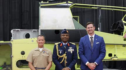 Bell, AH-1Z, Helicopter, Nigeria, Viper, Textron Bell feiert die Auslieferung des ersten Serienflugzeugs AH-1Z für Nigeria.