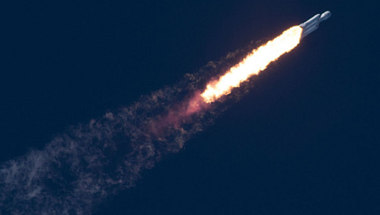 Falcon Heavy bringt Tesla ins All
