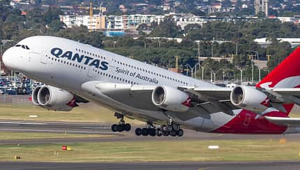 Qantas lässt A380 in Dubai lackieren