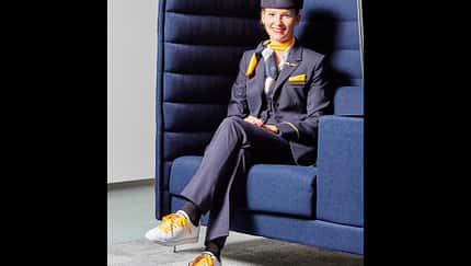 Turnschuhe zur Uniform