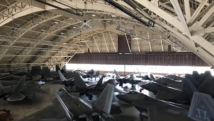 USAF schützt F-22 vor Wirbelsturm Angelo