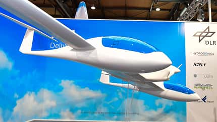 DLR zeigt Brennstoffzellenflieger HY4