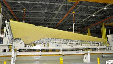 Erster Flügel an Irkut-MS-21-Endmontage geliefert