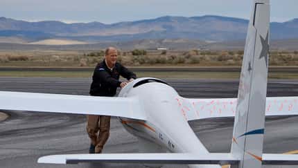 Airbus-Chef Tom Enders besucht Perlan 2