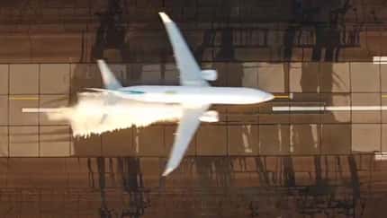 Boeing 737 MAX 8 absolviert Spritzwassertest