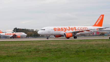 easyJet plant Taxiing ohne Triebwerke