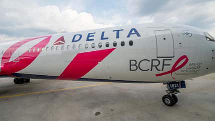 Delta Air Lines unterstützt Brustkrebsforschung