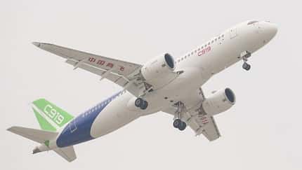COMAC C919 startet zum Erstflug