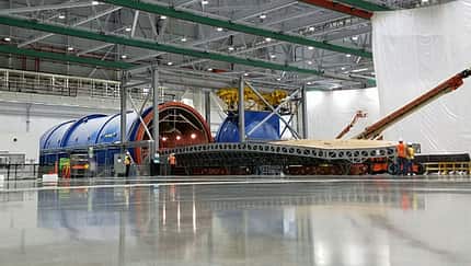 Boeing baut erste Flügelschale für 777-9