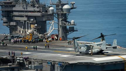 MV-22 fliegt von der „Vinson“