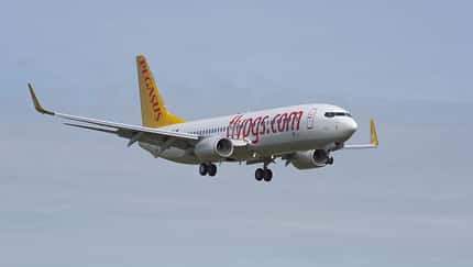 Flugzeug zerbricht nach Landung - drei Tote