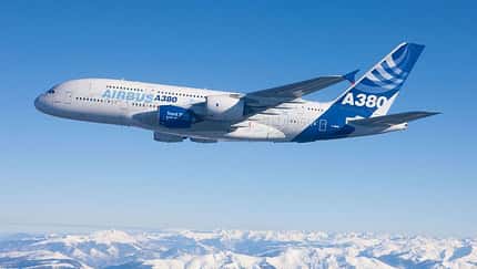 Erster Airbus A380 reist nach Finkenwerder