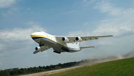 Antonov Airlines fliegt Hilfsgüter in die Karibik