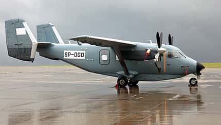 Fallschirmjäger nutzen M28 Skytruck