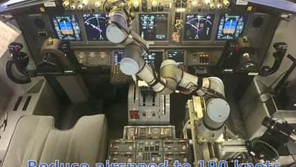Roboter landet Boeing 737 im Simulator