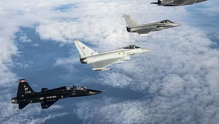 F-35 und F-22 trainieren mit Eurofighter und Rafale
