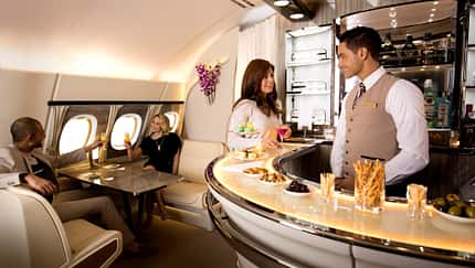 Emirates A380: Erneuerte Bar im Oberdeck