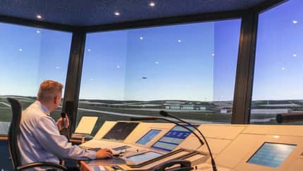 DFS übernimmt Fluglotsenausbildung der Bundeswehr