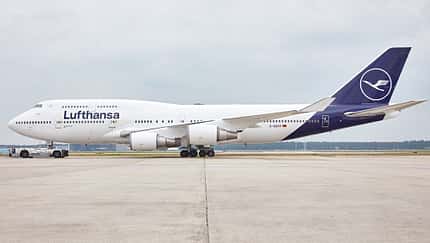 Erste Boeing 747 in überarbeitetem Blau