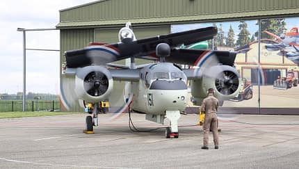Grumman US-2N Tracker enthüllt