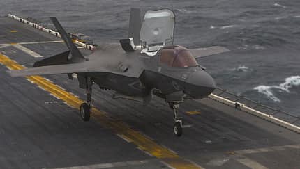 F-35B auf erster Einsatzfahrt mit der „Wasp“
