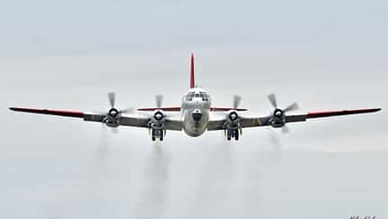 Luftbrückenveteran C-97G startet in New York