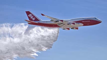 Erster US-Löscheinsatz des Supertankers